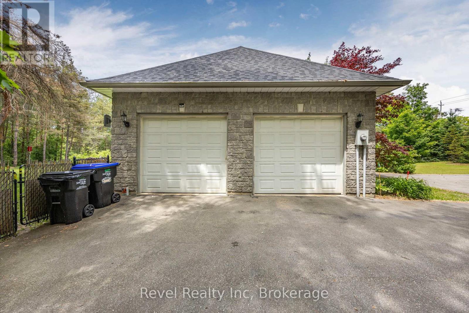 2924 10 Nottawasaga N, Clearview, Ontario  L9Y 3Y9 - Photo 4 - S12228855