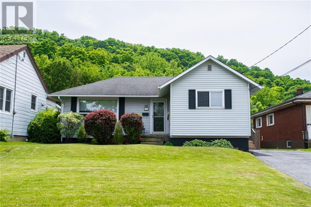 15 Alba Street, Stoney Creek, Ontario  L8G 1N9 - Photo 1 - 40741336