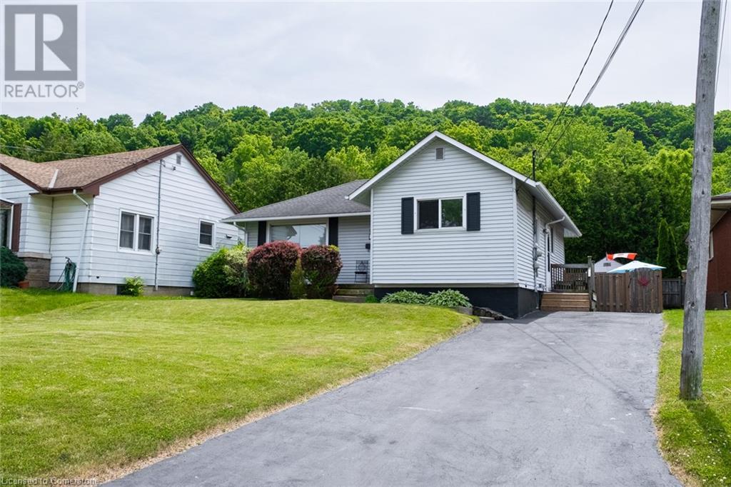 15 Alba Street, Stoney Creek, Ontario  L8G 1N9 - Photo 2 - 40741336
