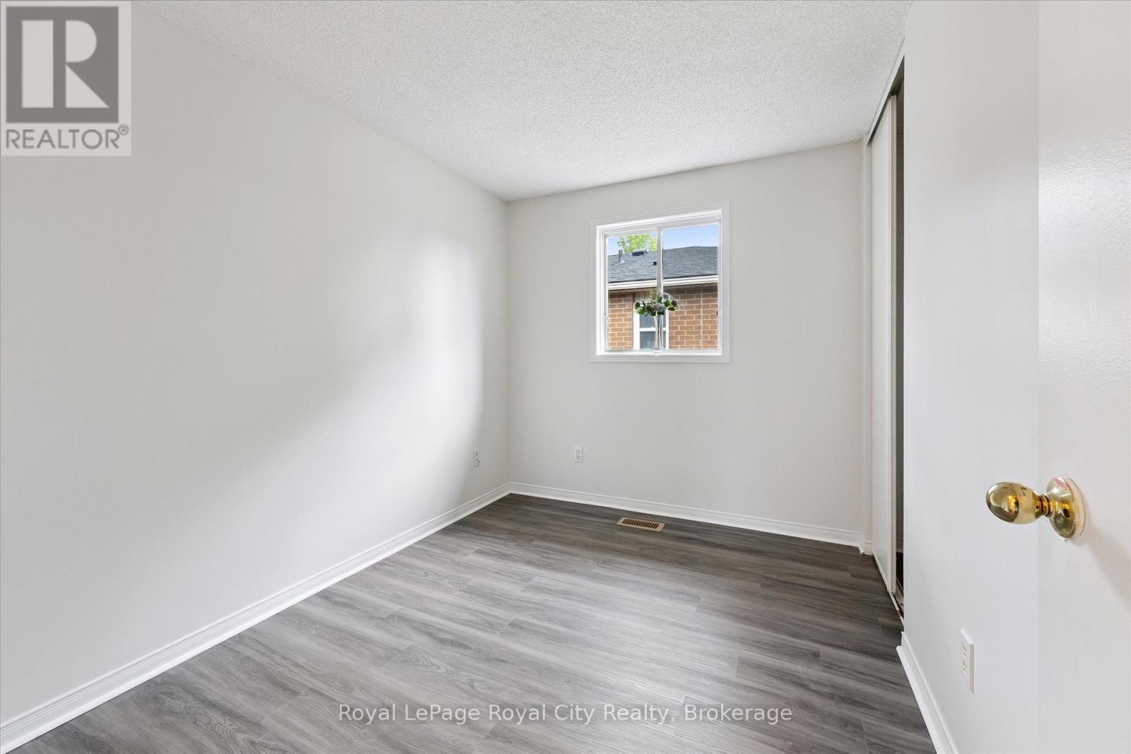 65 Eastview Road, Guelph, Ontario  N1E 6K5 - Photo 18 - X12229153