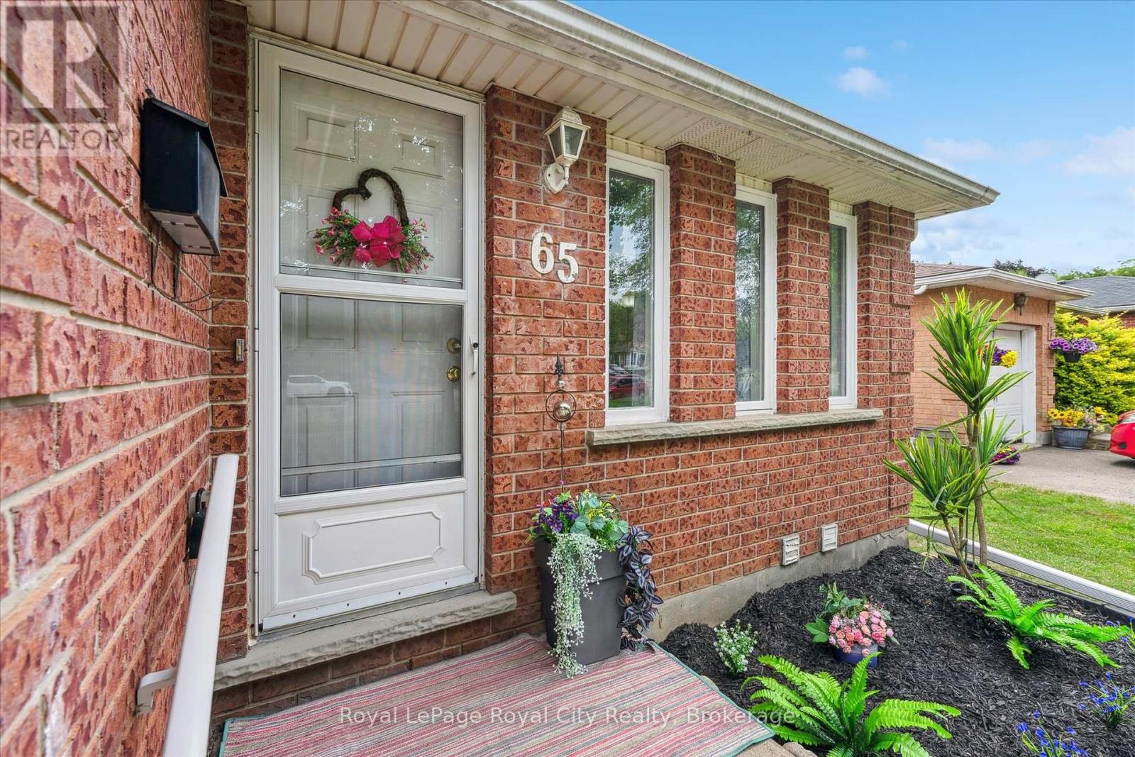 65 Eastview Road, Guelph, Ontario  N1E 6K5 - Photo 5 - X12229153