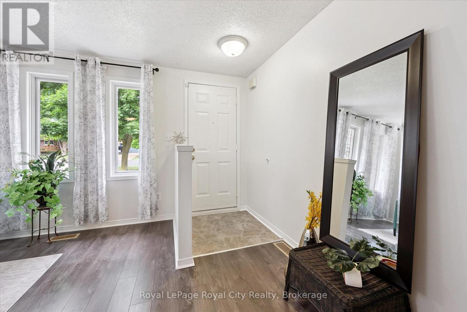 65 Eastview Road, Guelph, Ontario  N1E 6K5 - Photo 6 - X12229153