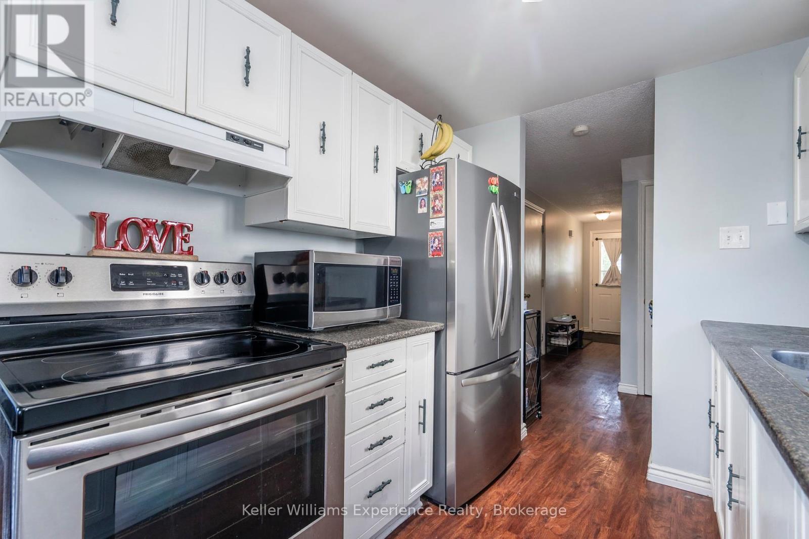 23 Corbett Drive, Barrie, Ontario  L4M 5T1 - Photo 4 - S12229341