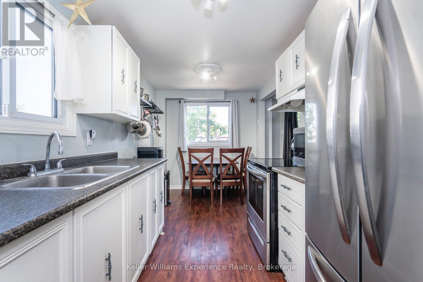 23 Corbett Drive, Barrie, Ontario  L4M 5T1 - Photo 5 - S12229341