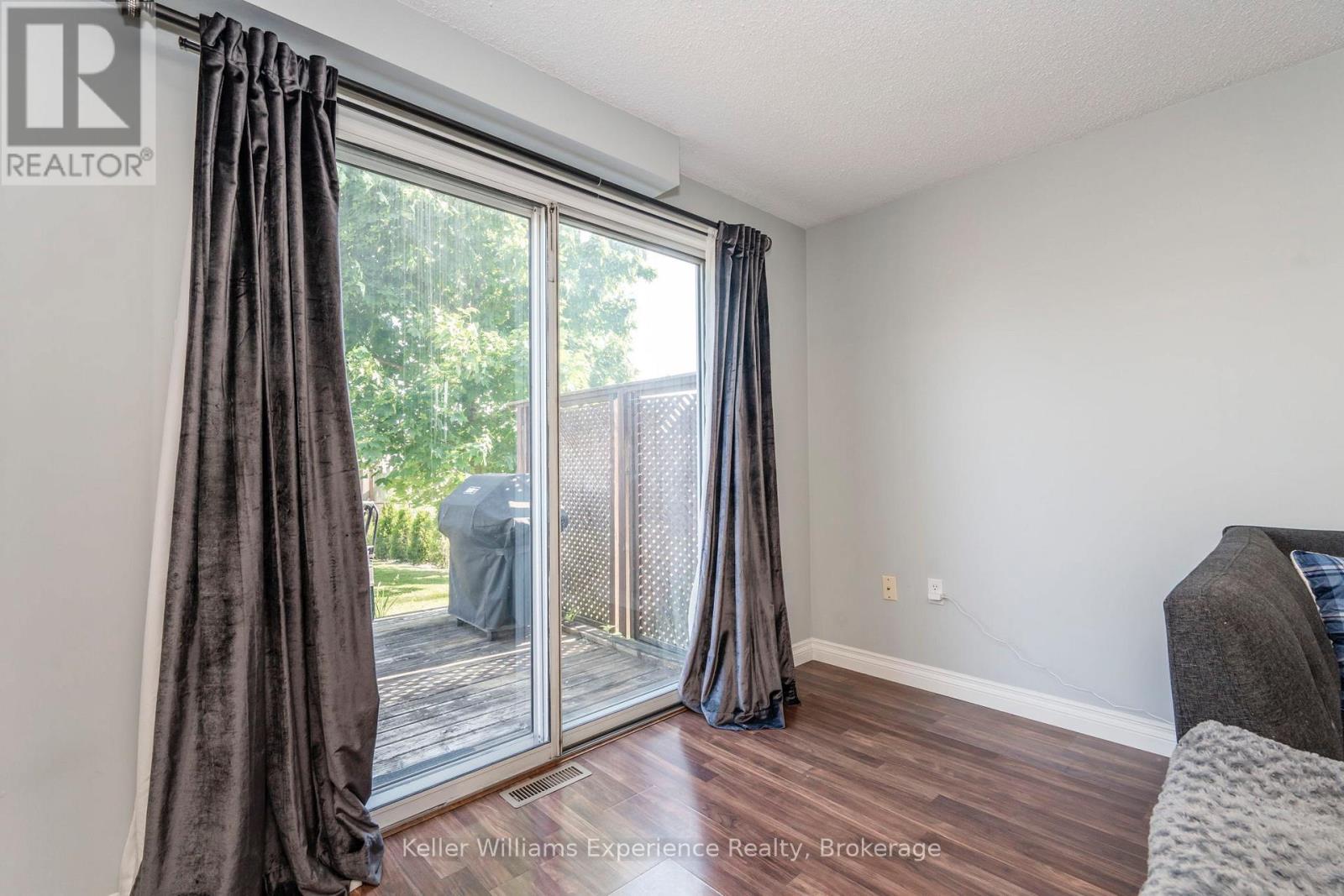 23 Corbett Drive, Barrie, Ontario  L4M 5T1 - Photo 9 - S12229341