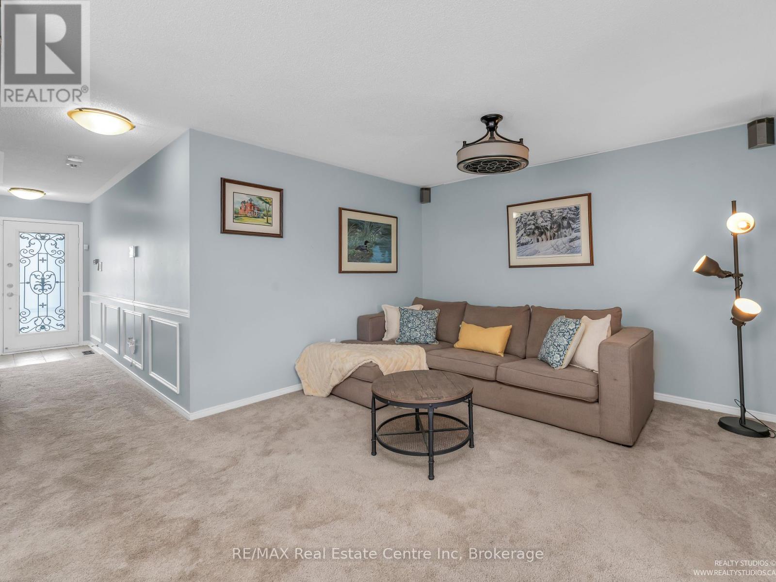 52 Melissa Court, Brampton, Ontario  L6X 4X1 - Photo 5 - W12229605