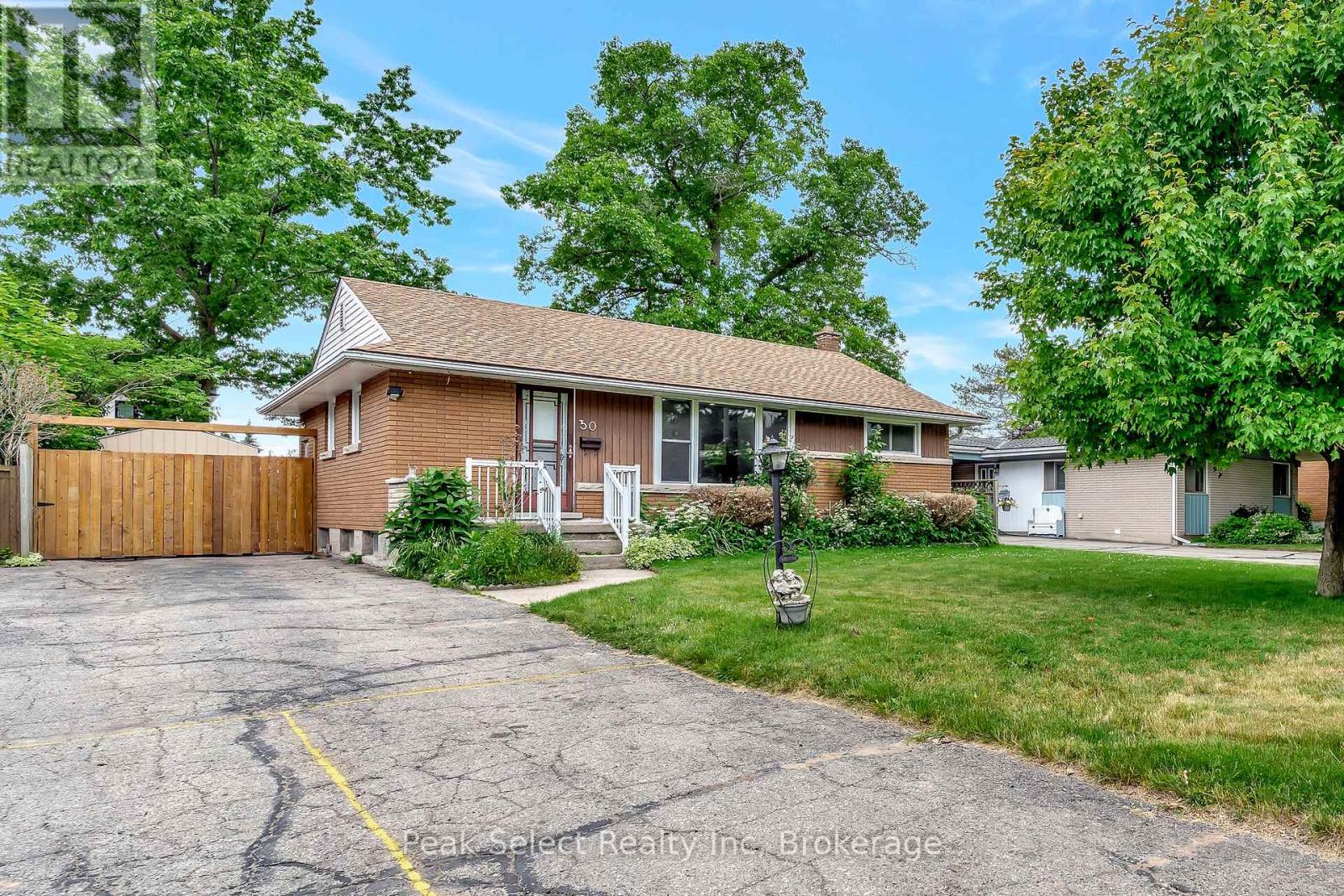 30 RADFORD AVENUE, Cambridge, Ontario