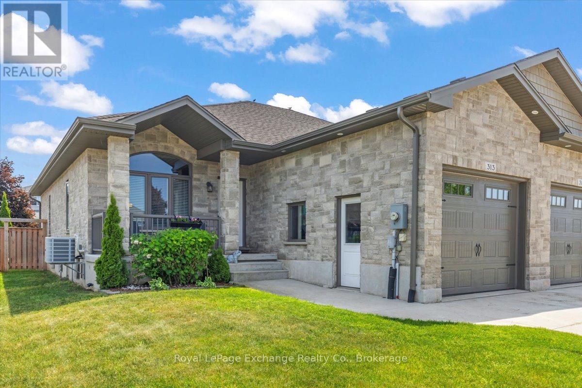 313 Stickel Street, Saugeen Shores, Ontario  N0H 2C1 - Photo 2 - X12230021