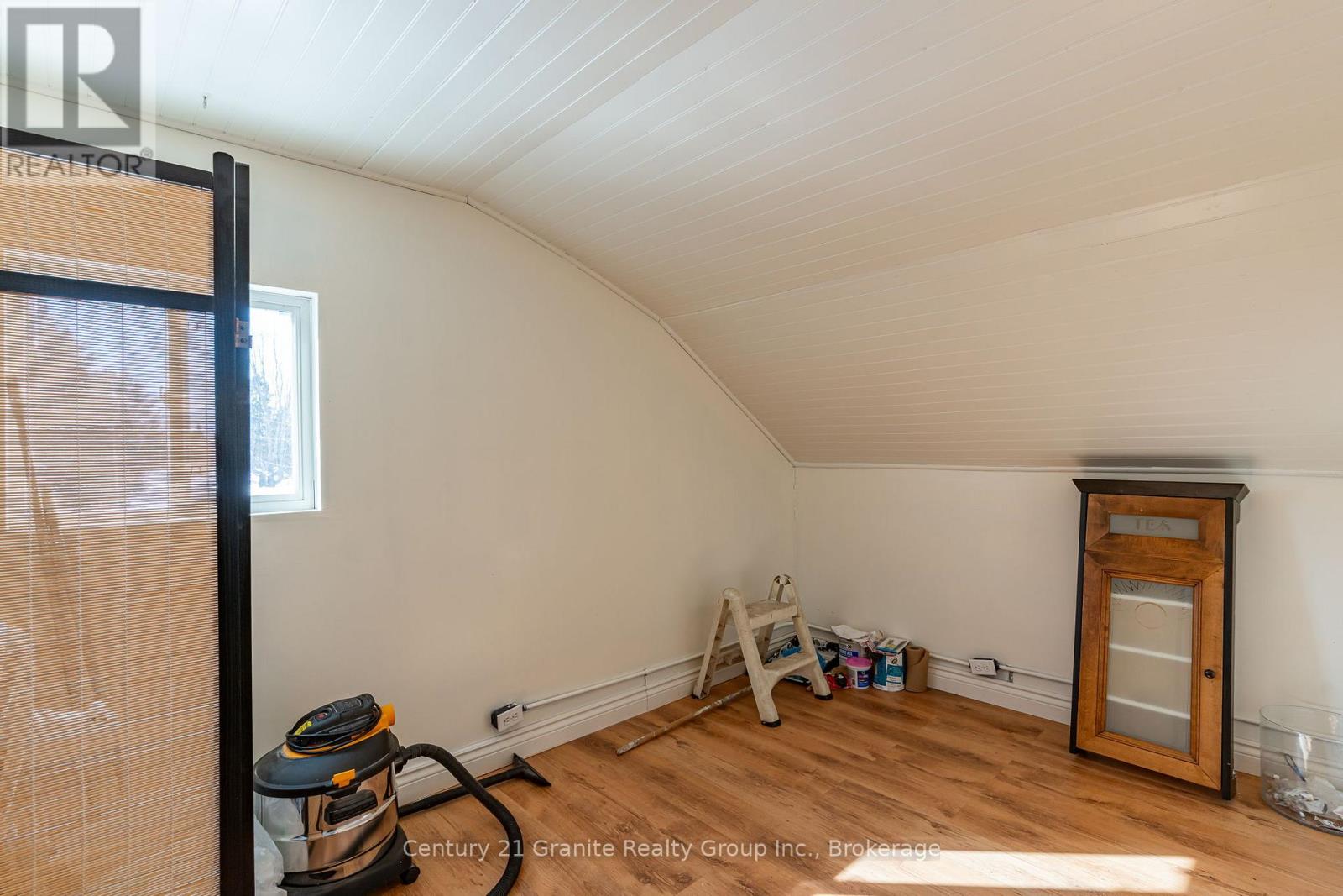 107 Bobcaygeon Road, Minden Hills, Ontario  K0M 2K0 - Photo 20 - X12230158