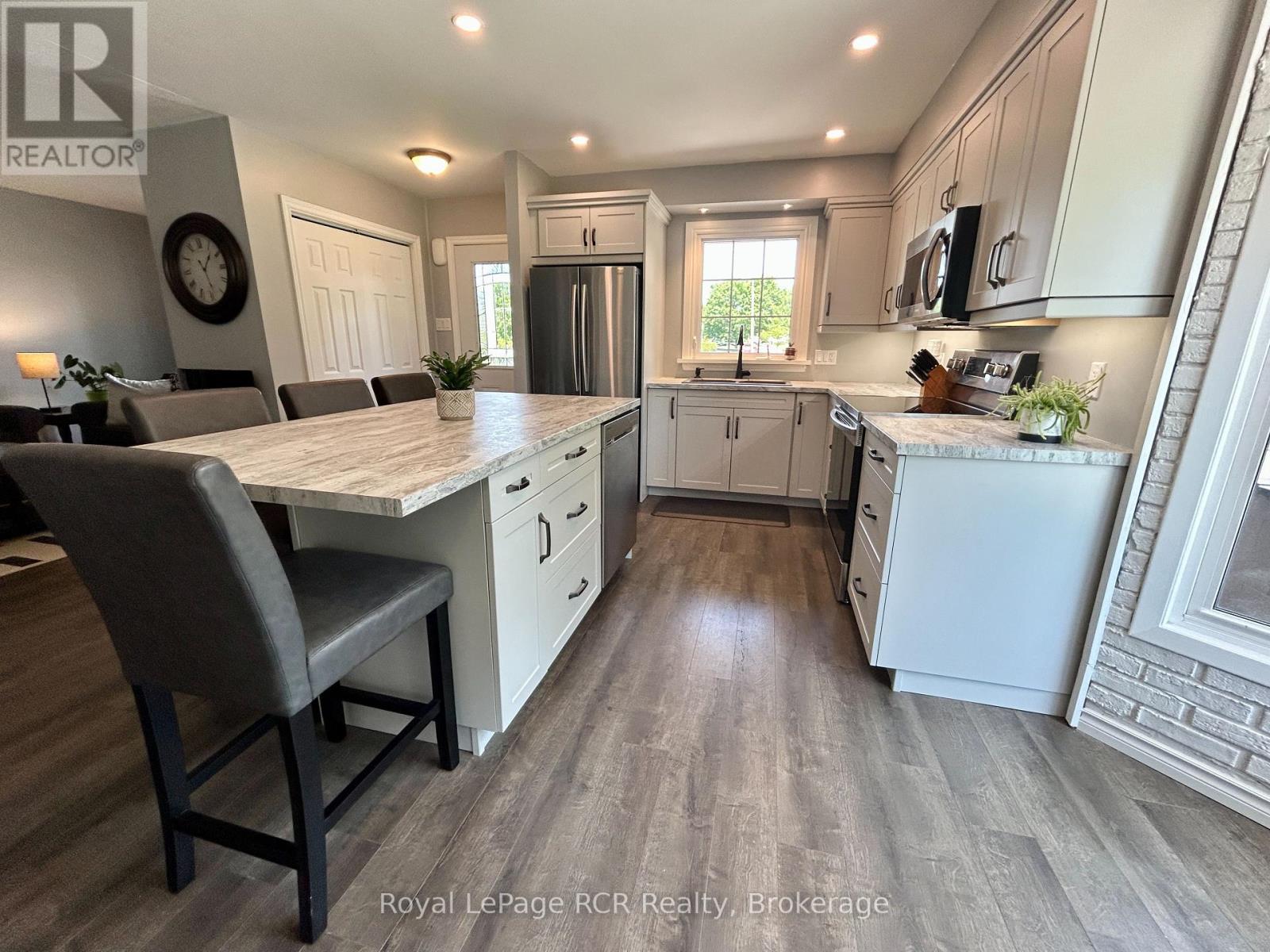 754 Andrew Malcolm Drive, Kincardine, Ontario  N2Z 1M8 - Photo 10 - X12230238