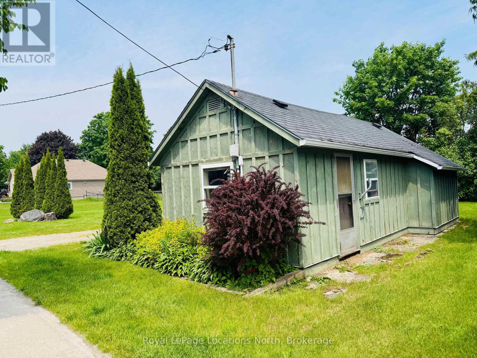 177 Collingwood Street, Clearview, Ontario  L0M 1G0 - Photo 2 - S12230842