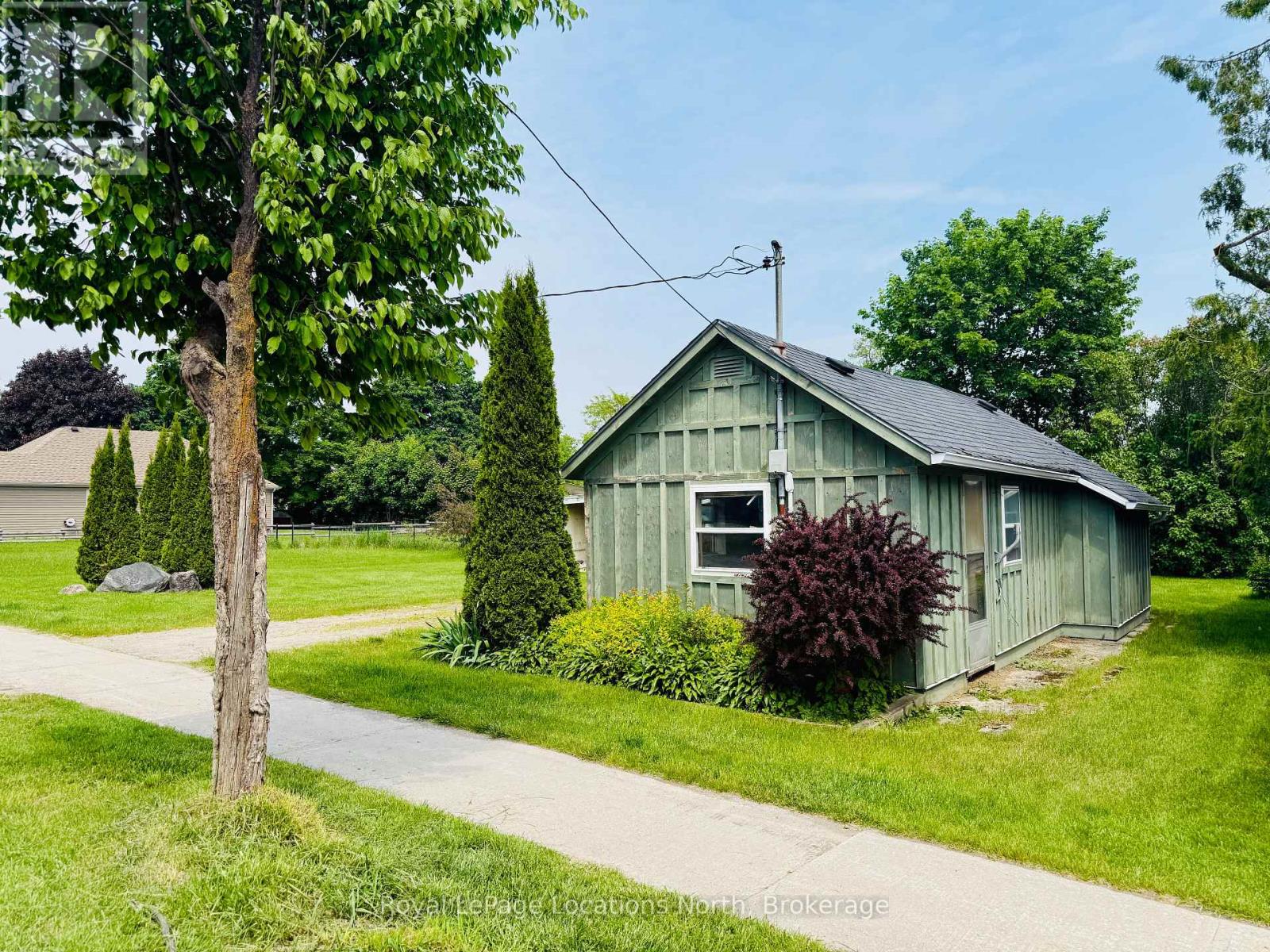 177 Collingwood Street, Clearview, Ontario  L0M 1G0 - Photo 3 - S12230842
