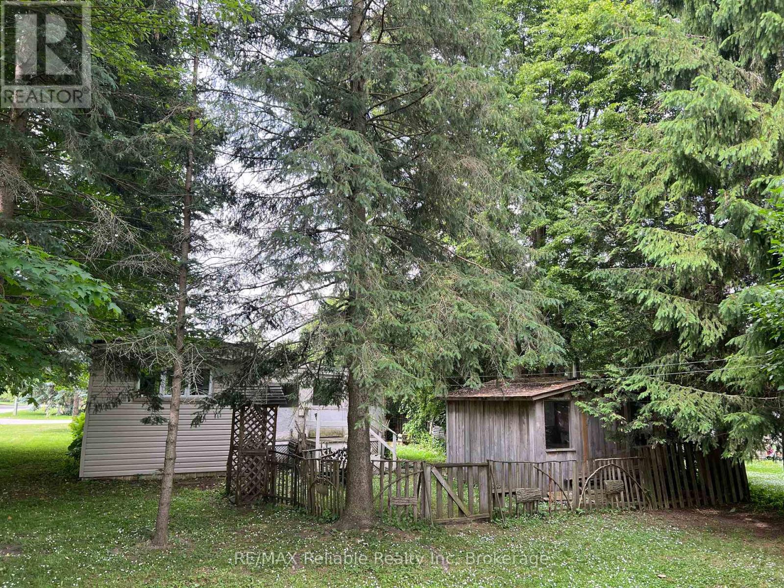 31 Trailer Park Road, Huron East, Ontario  N0G 1H0 - Photo 12 - X12230941