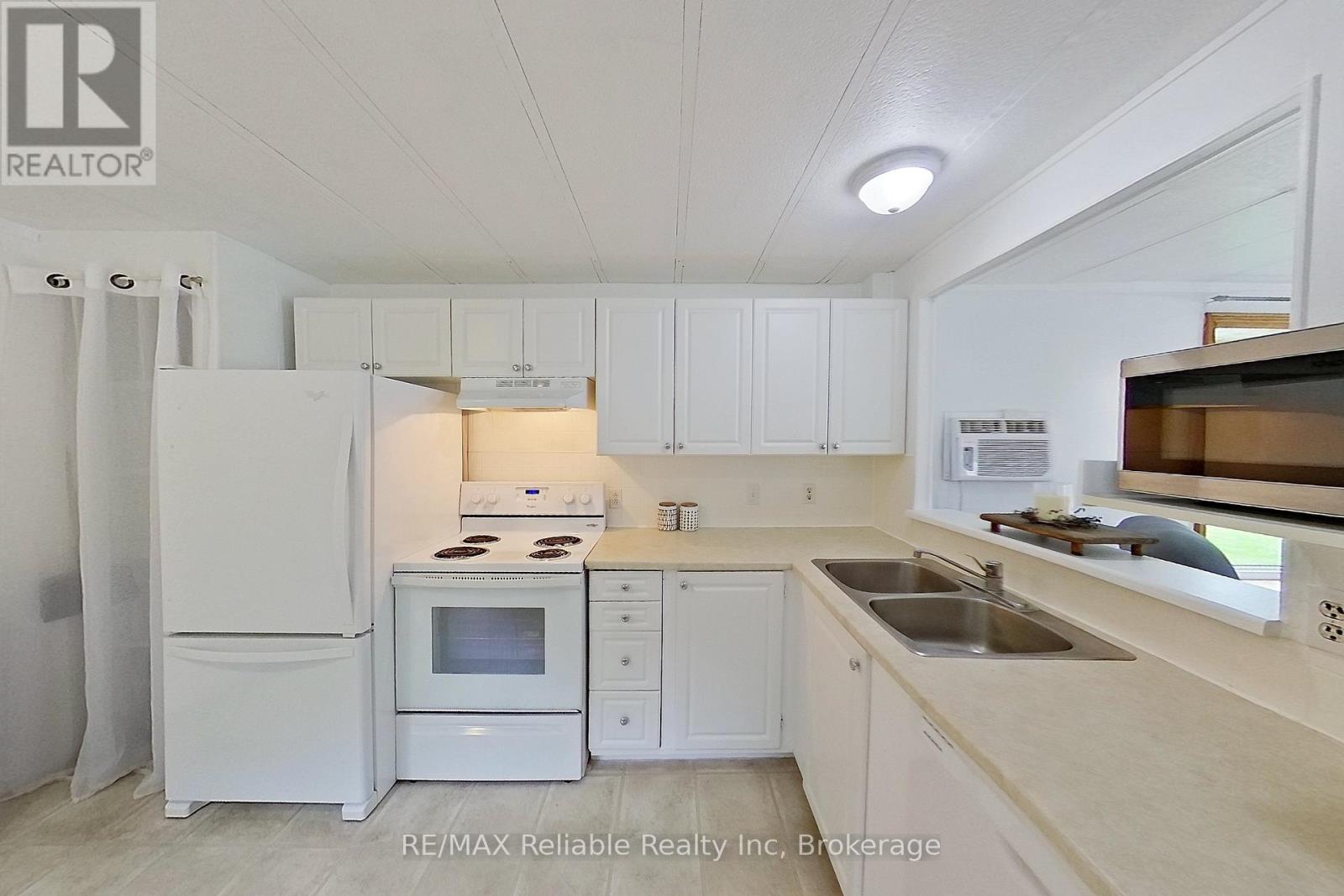31 Trailer Park Road, Huron East, Ontario  N0G 1H0 - Photo 25 - X12230941