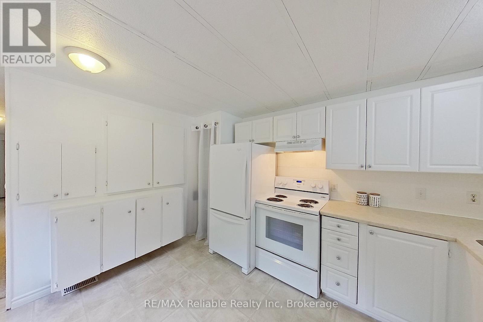 31 Trailer Park Road, Huron East, Ontario  N0G 1H0 - Photo 26 - X12230941