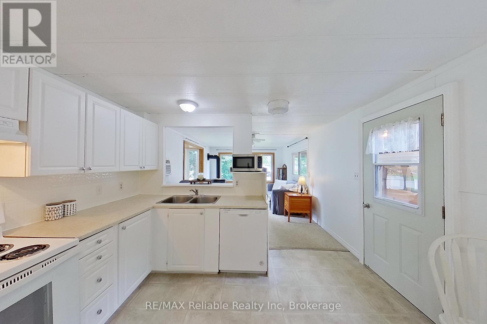 31 Trailer Park Road, Huron East, Ontario  N0G 1H0 - Photo 27 - X12230941