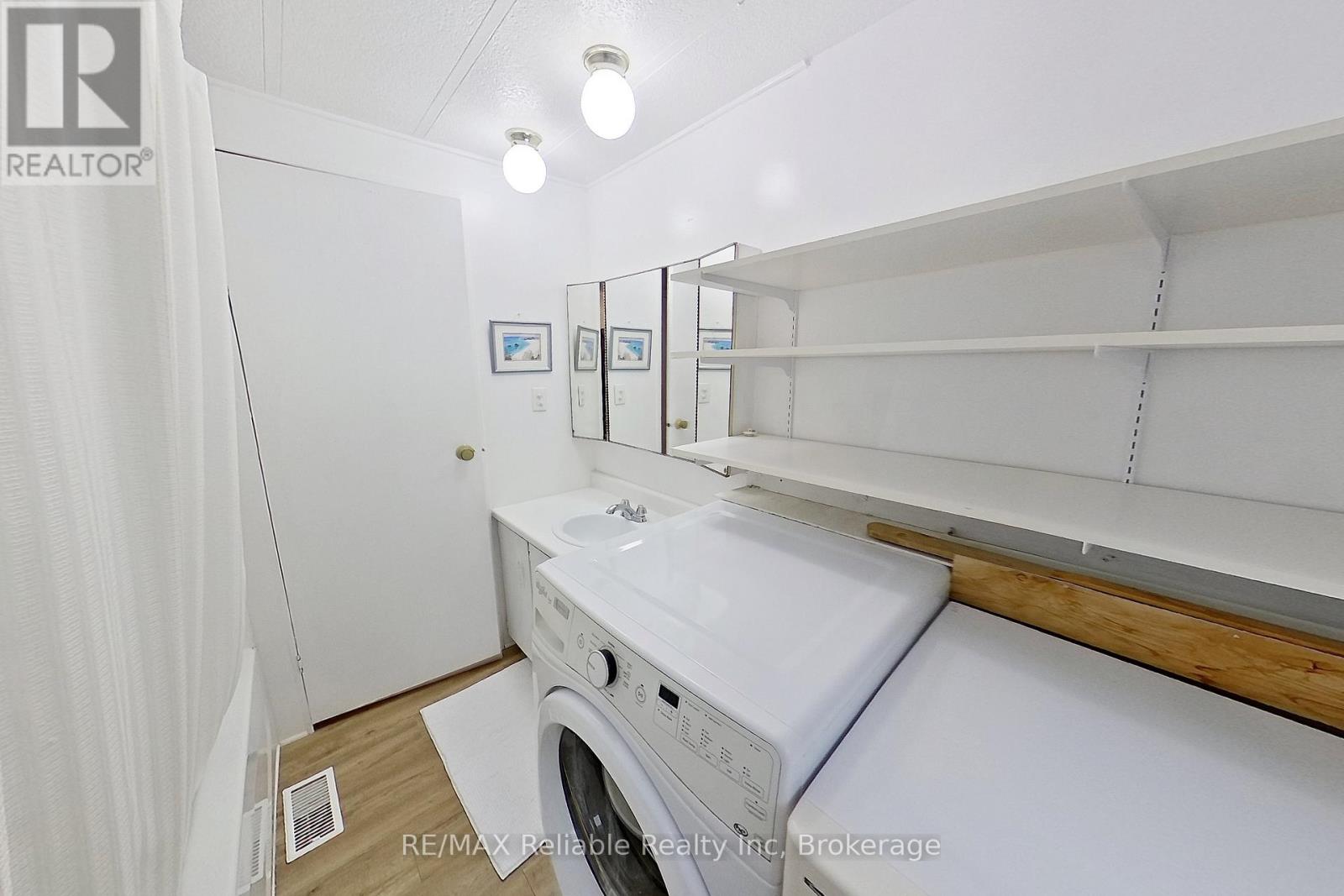 31 Trailer Park Road, Huron East, Ontario  N0G 1H0 - Photo 33 - X12230941