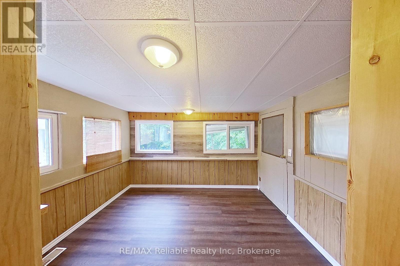 31 Trailer Park Road, Huron East, Ontario  N0G 1H0 - Photo 39 - X12230941
