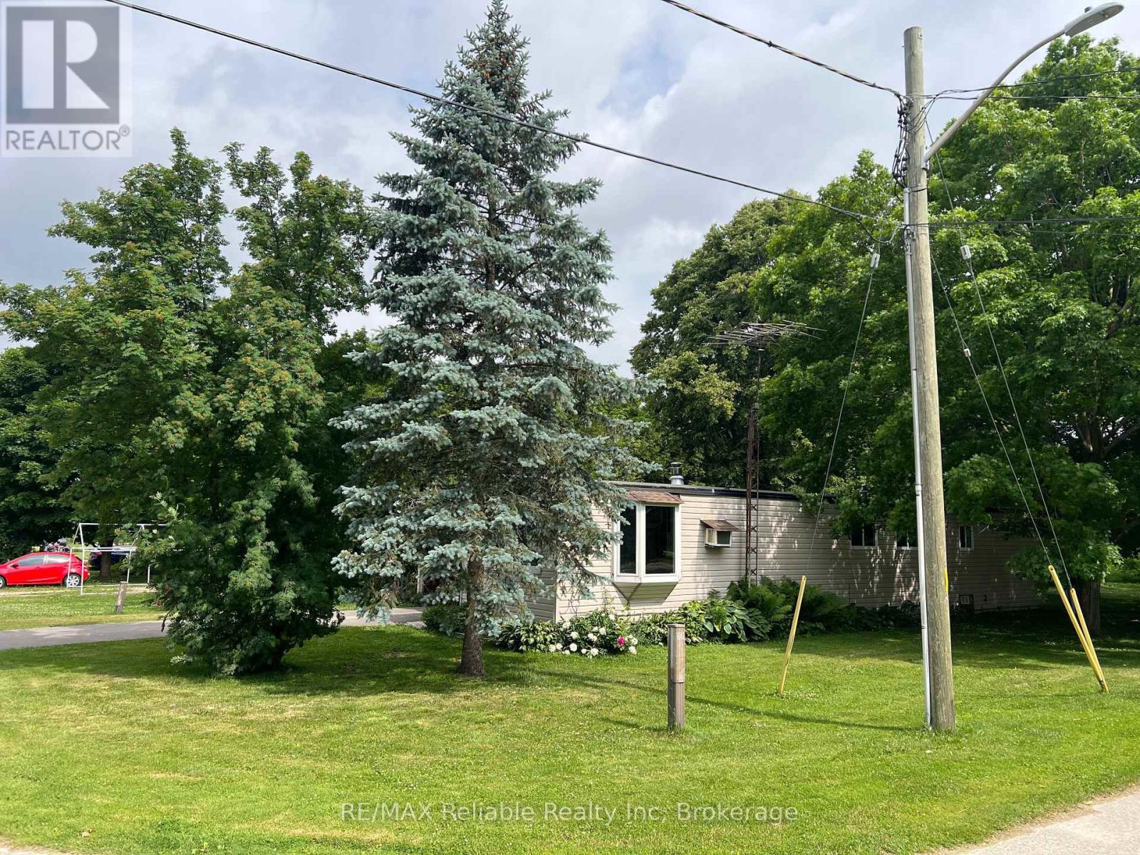 31 Trailer Park Road, Huron East, Ontario  N0G 1H0 - Photo 5 - X12230941