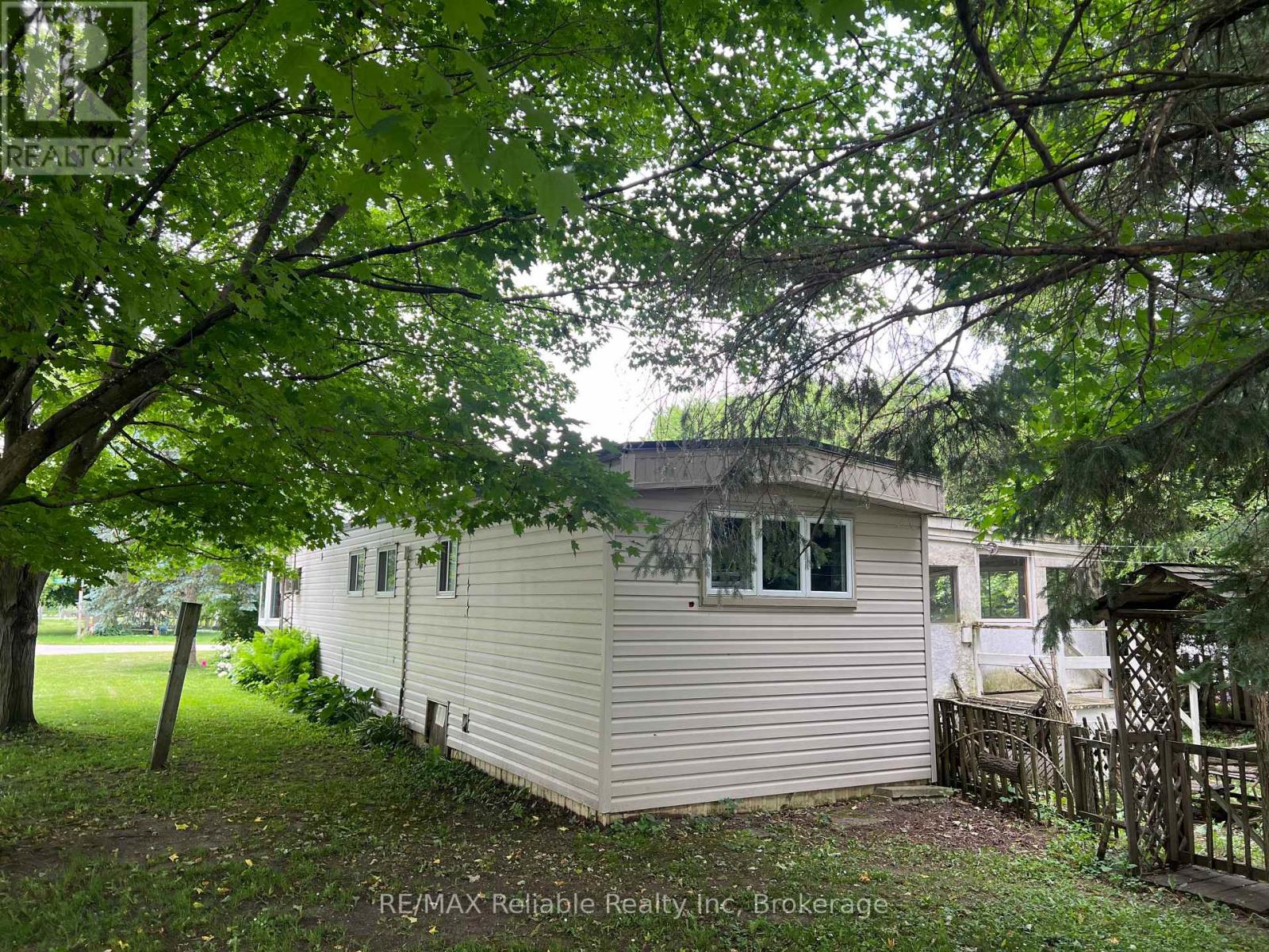 31 Trailer Park Road, Huron East, Ontario  N0G 1H0 - Photo 7 - X12230941