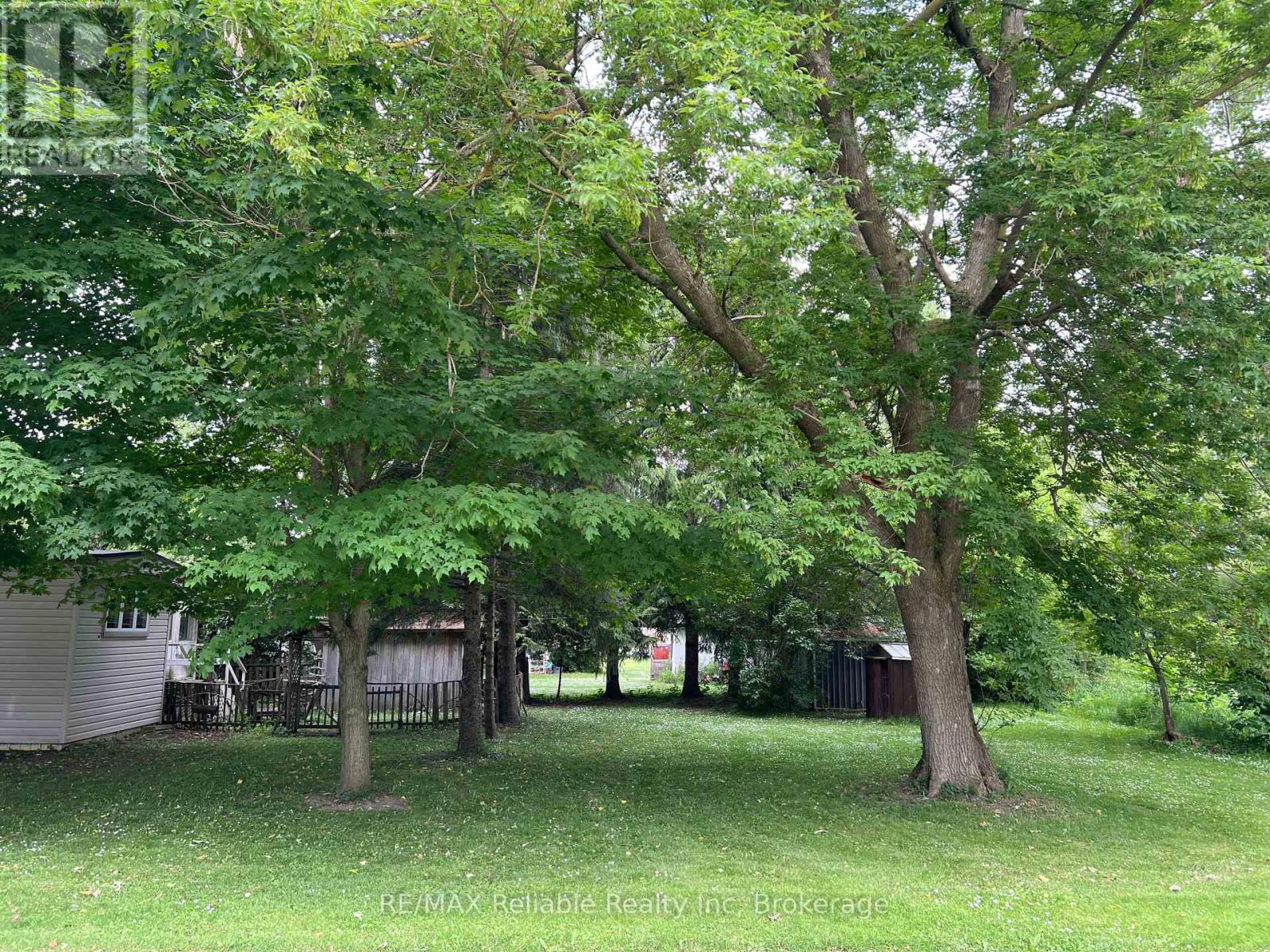 31 Trailer Park Road, Huron East, Ontario  N0G 1H0 - Photo 8 - X12230941