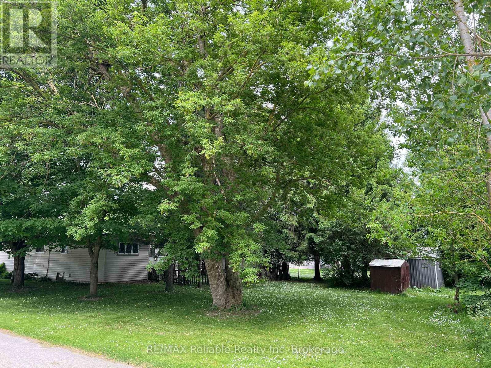31 Trailer Park Road, Huron East, Ontario  N0G 1H0 - Photo 9 - X12230941