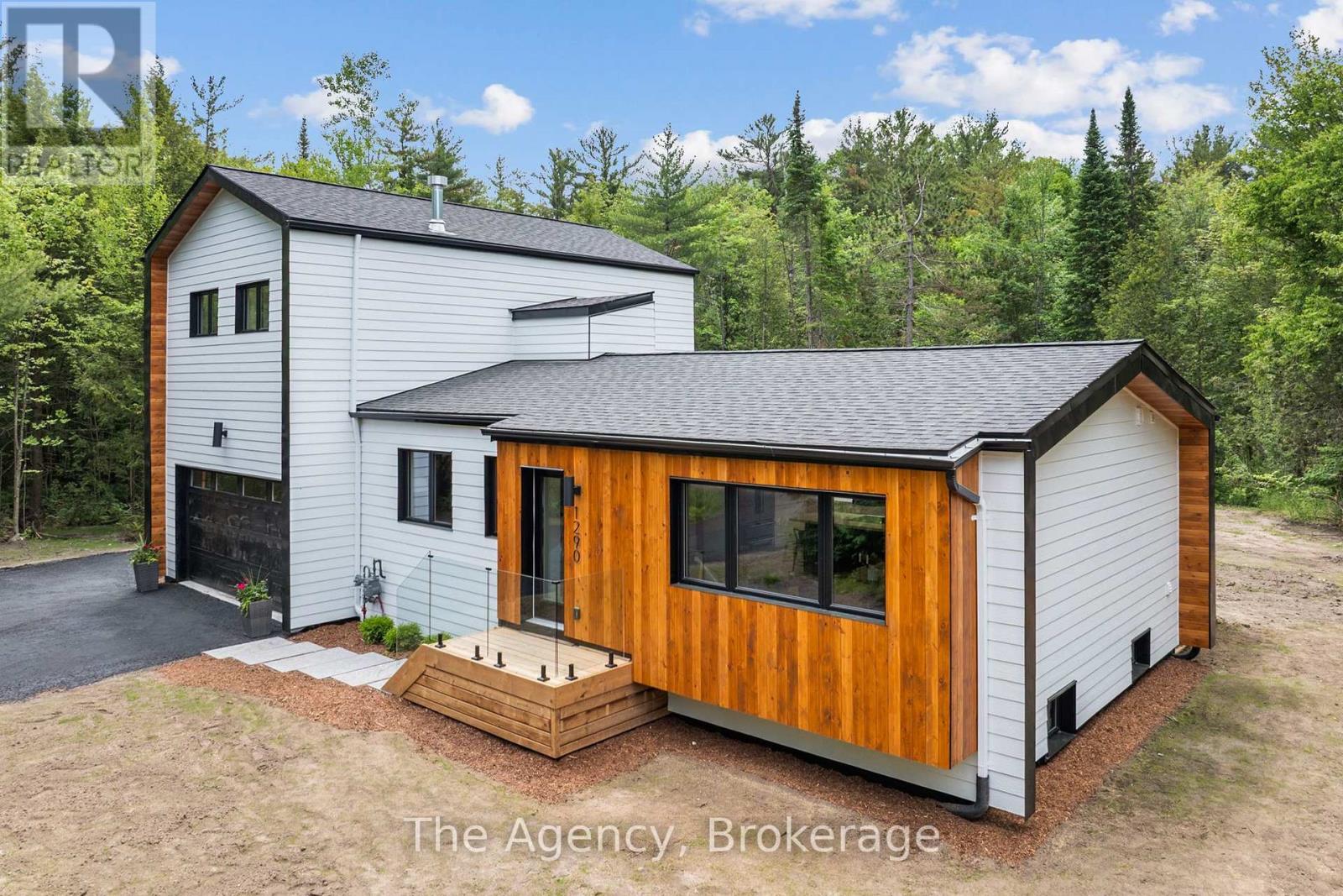 1290 CEDAR LANE, Bracebridge, Ontario