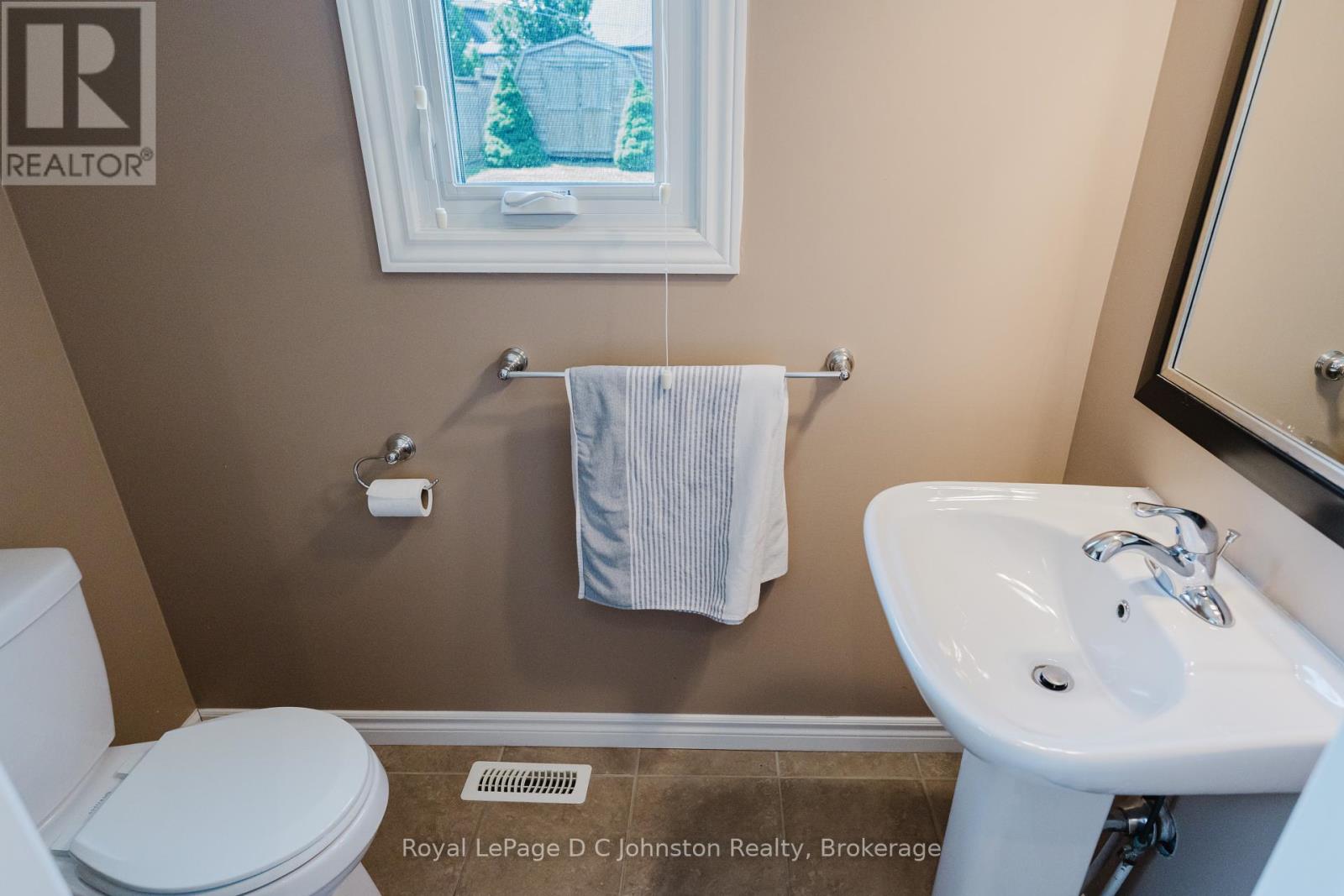 286 Wieck Boulevard, Kincardine, Ontario  N2Z 0A7 - Photo 11 - X12231407