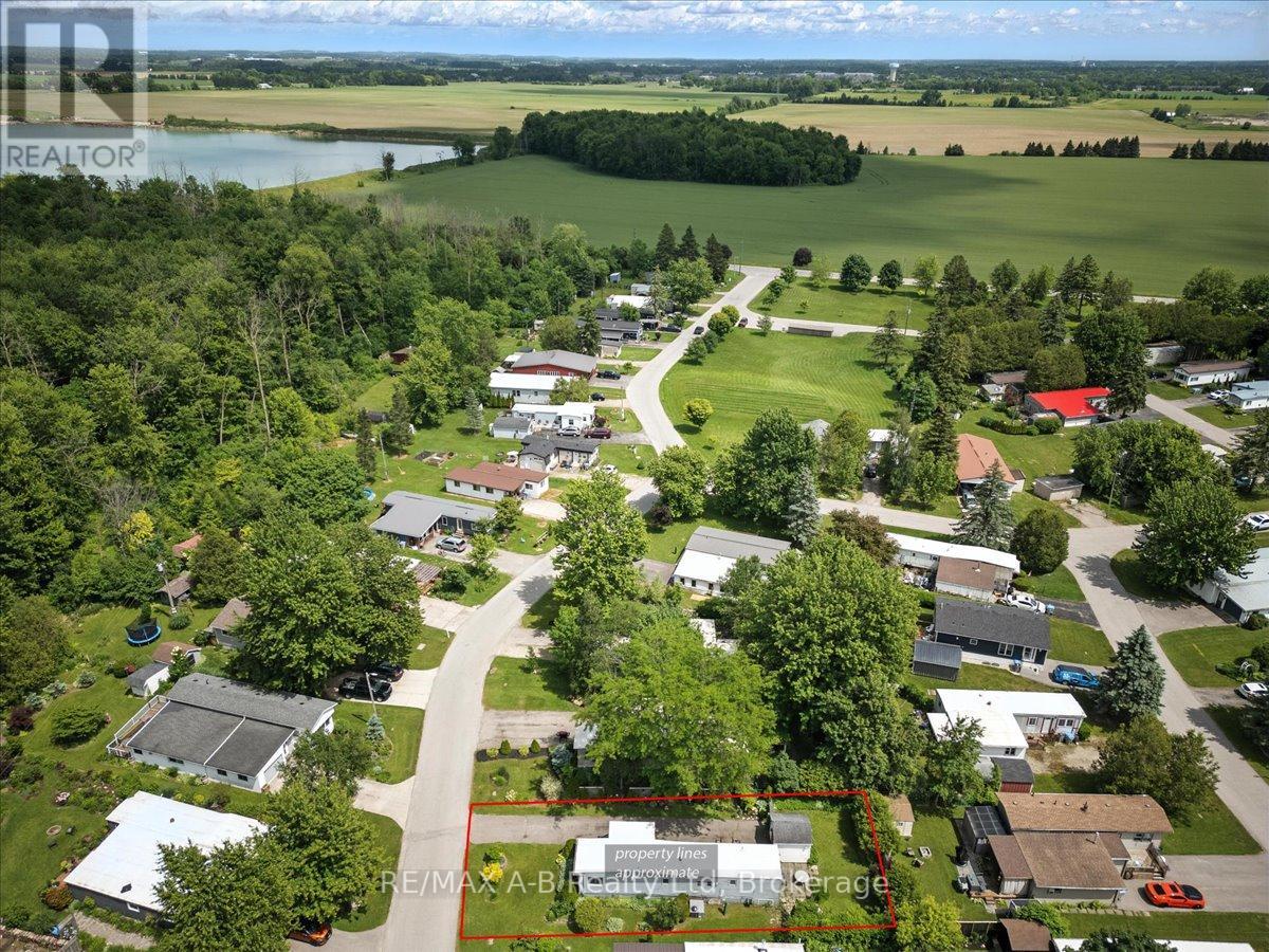 Crystal Lake - 143 Ash Street, Perth East, Ontario  N5A 6S6 - Photo 12 - X12231410