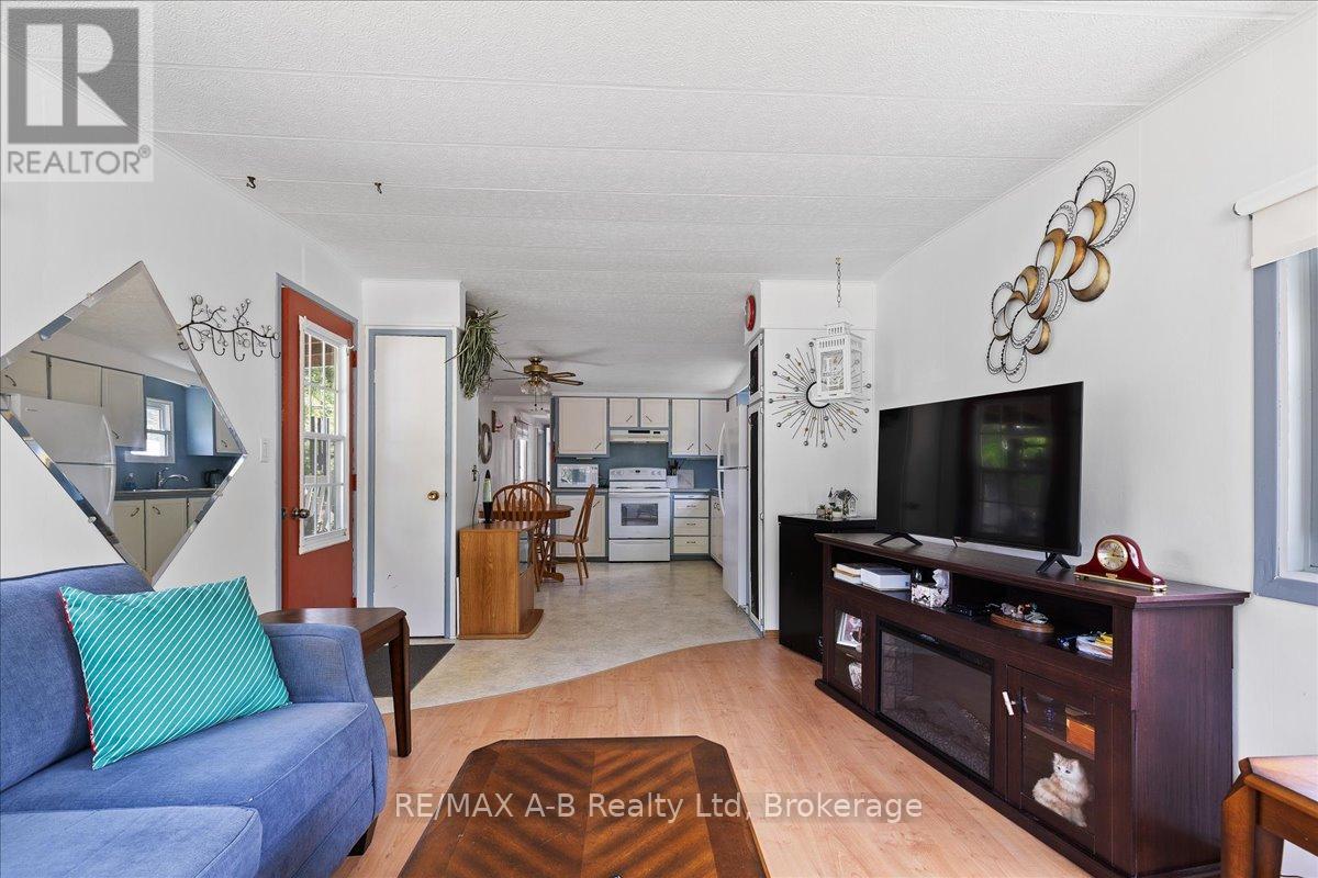 Crystal Lake - 143 Ash Street, Perth East, Ontario  N5A 6S6 - Photo 15 - X12231410