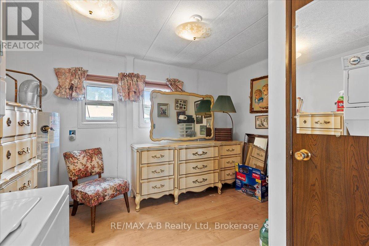 Crystal Lake - 143 Ash Street, Perth East, Ontario  N5A 6S6 - Photo 23 - X12231410