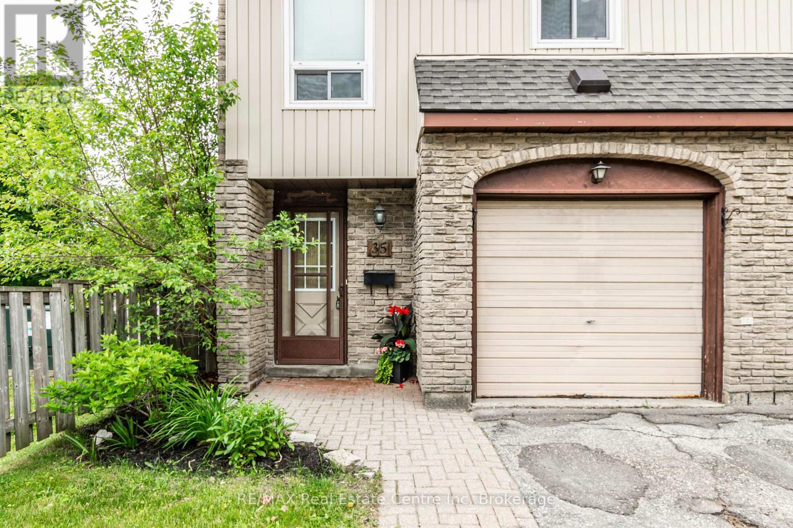 35 - 80 Old Country Drive, Kitchener, Ontario  N2E 2E5 - Photo 2 - X12231430