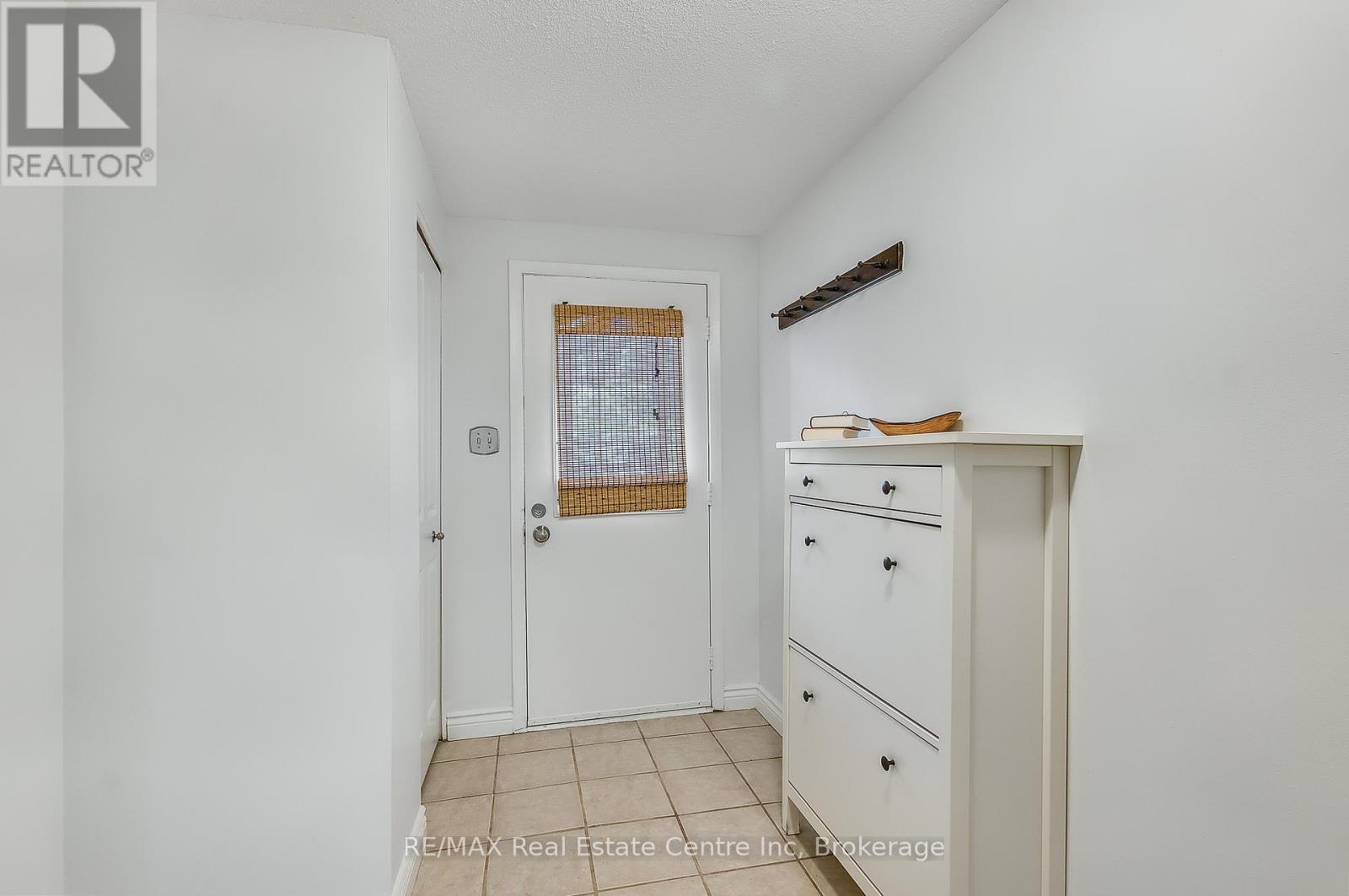 35 - 80 Old Country Drive, Kitchener, Ontario  N2E 2E5 - Photo 3 - X12231430