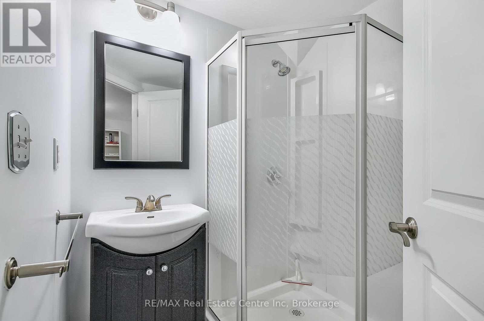 35 - 80 Old Country Drive, Kitchener, Ontario  N2E 2E5 - Photo 6 - X12231430