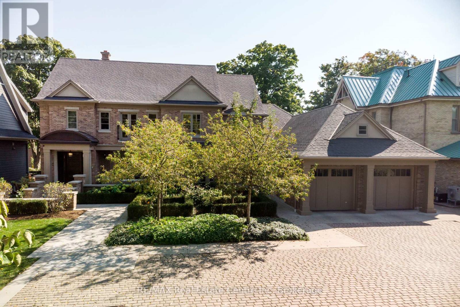 18 CRESCENT PLACE, Cambridge, Ontario
