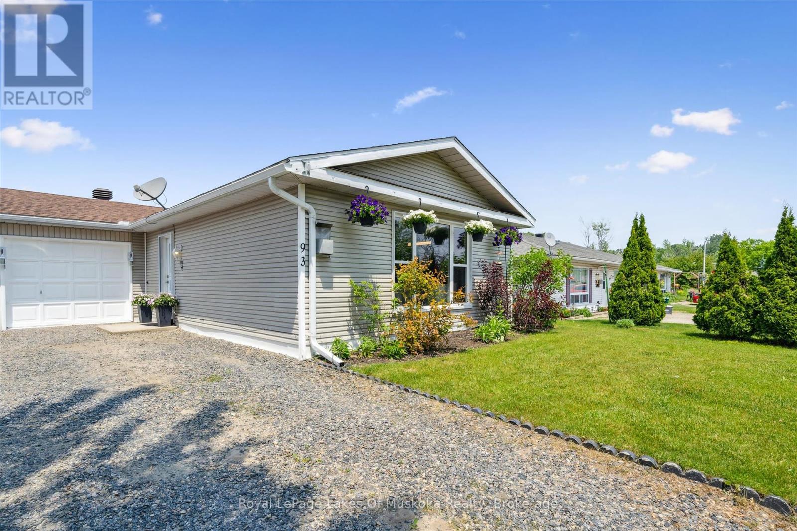 93 Balls Drive, Bracebridge, Ontario  P1L 1Z1 - Photo 2 - X12231589