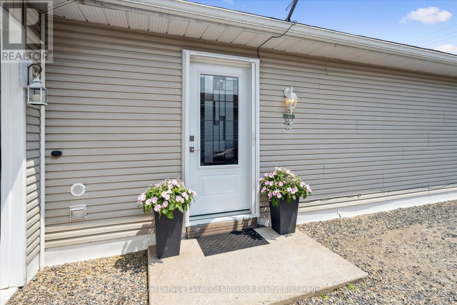 93 Balls Drive, Bracebridge, Ontario  P1L 1Z1 - Photo 4 - X12231589