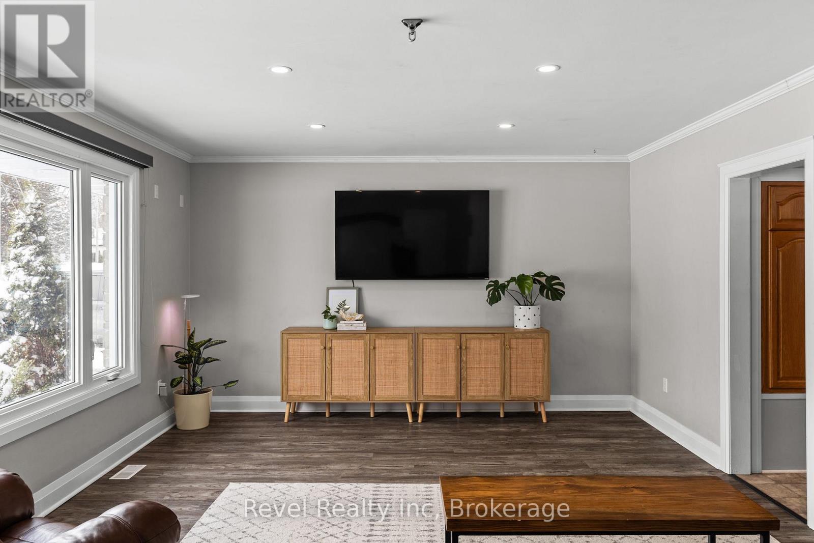 21 John Street, Springwater, Ontario  L0L 1P0 - Photo 10 - S12231893