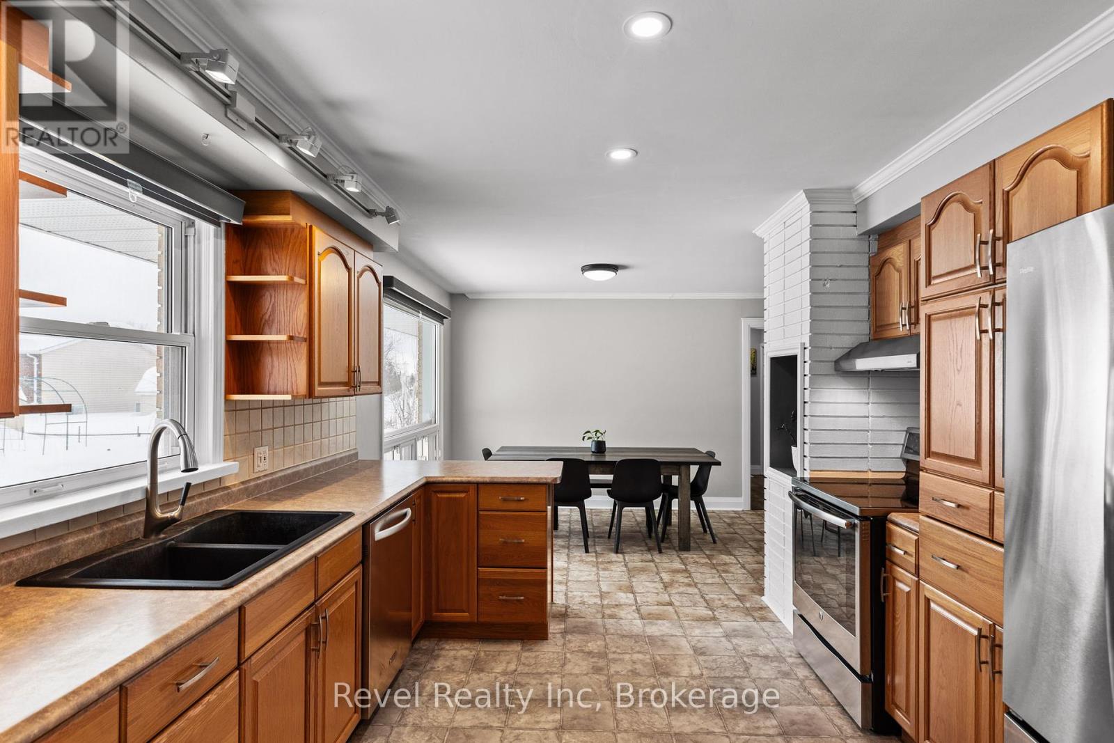 21 John Street, Springwater, Ontario  L0L 1P0 - Photo 16 - S12231893