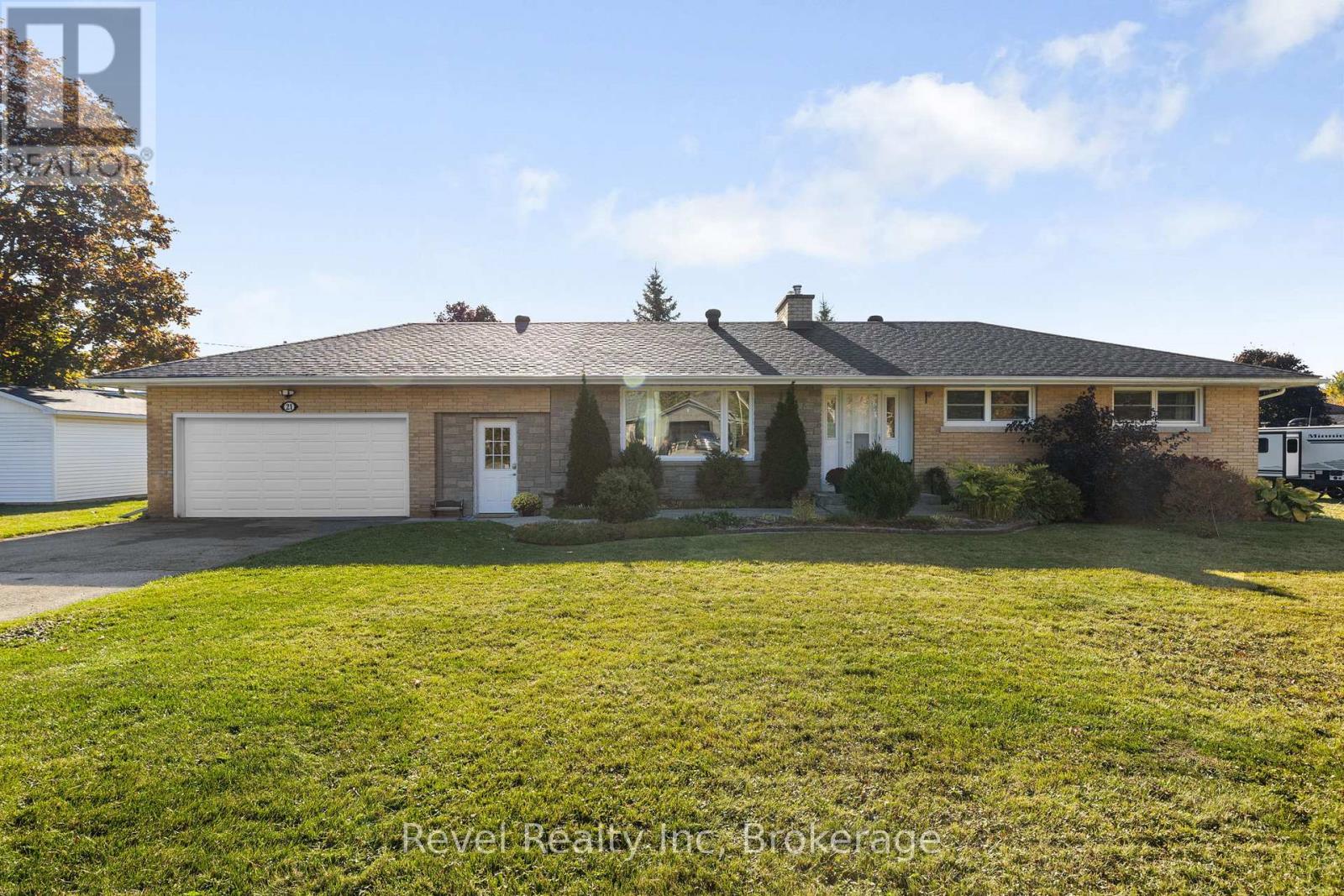 21 John Street, Springwater, Ontario  L0L 1P0 - Photo 2 - S12231893