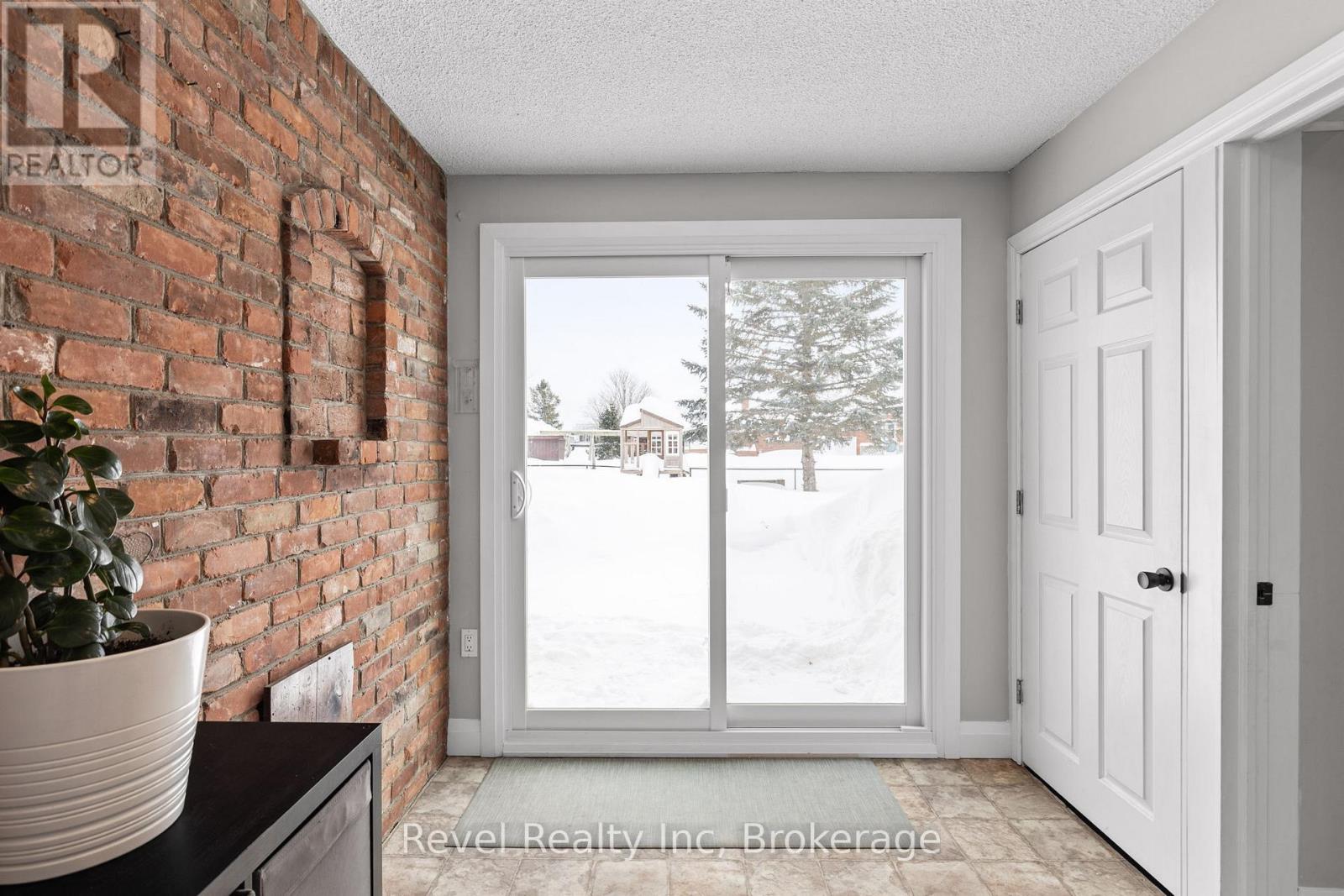 21 John Street, Springwater, Ontario  L0L 1P0 - Photo 6 - S12231893