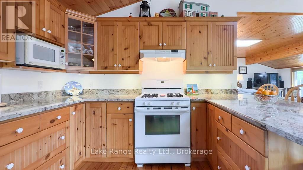 269 Huron Road, Huron-Kinloss, Ontario  N2Z 2X3 - Photo 9 - X12231685