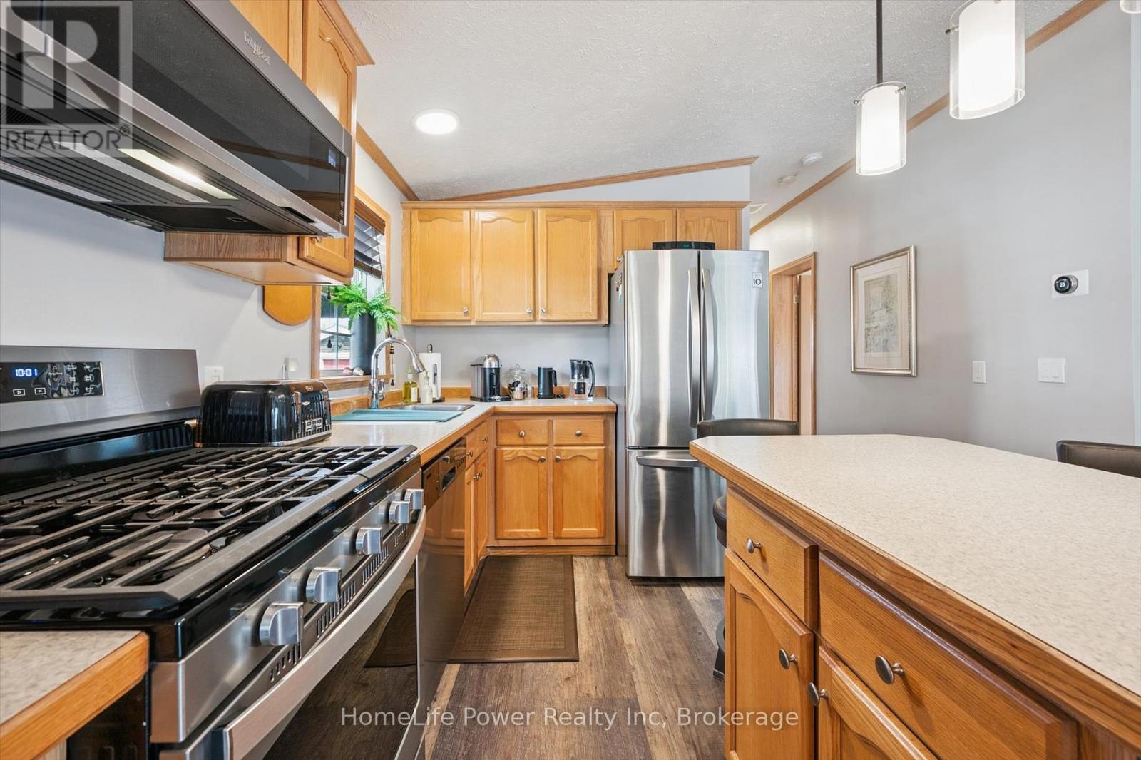6 Pavilion Road, Puslinch, Ontario  N0B 2J0 - Photo 24 - X12231774