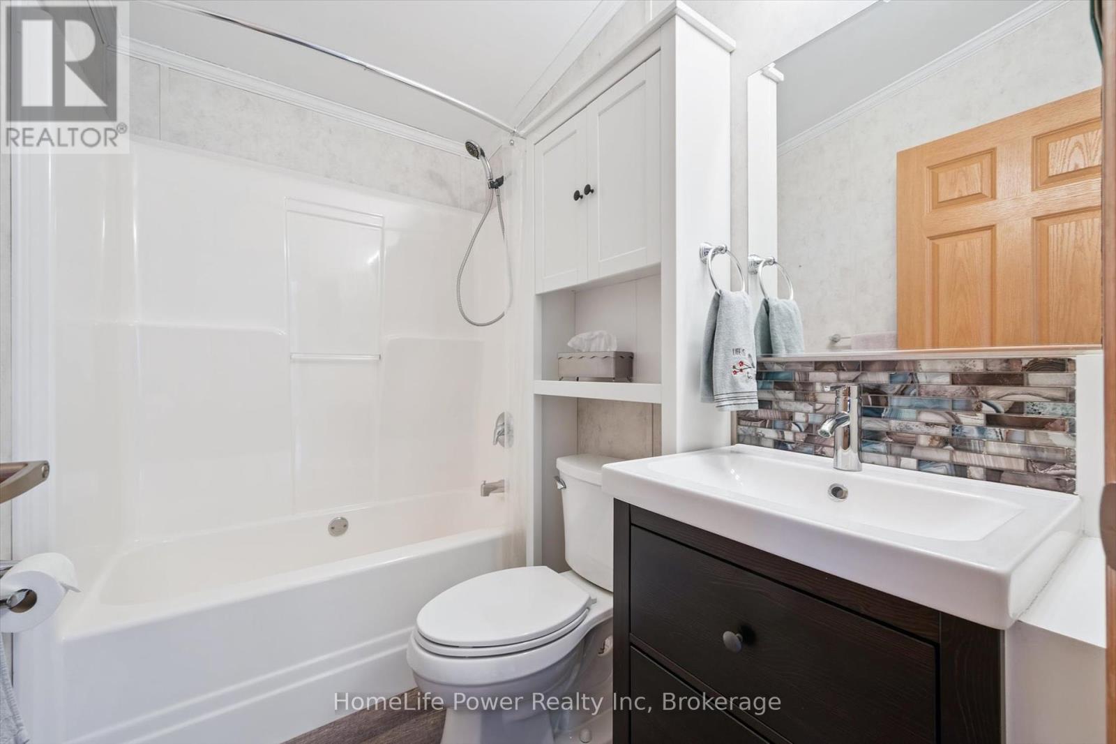 6 Pavilion Road, Puslinch, Ontario  N0B 2J0 - Photo 33 - X12231774