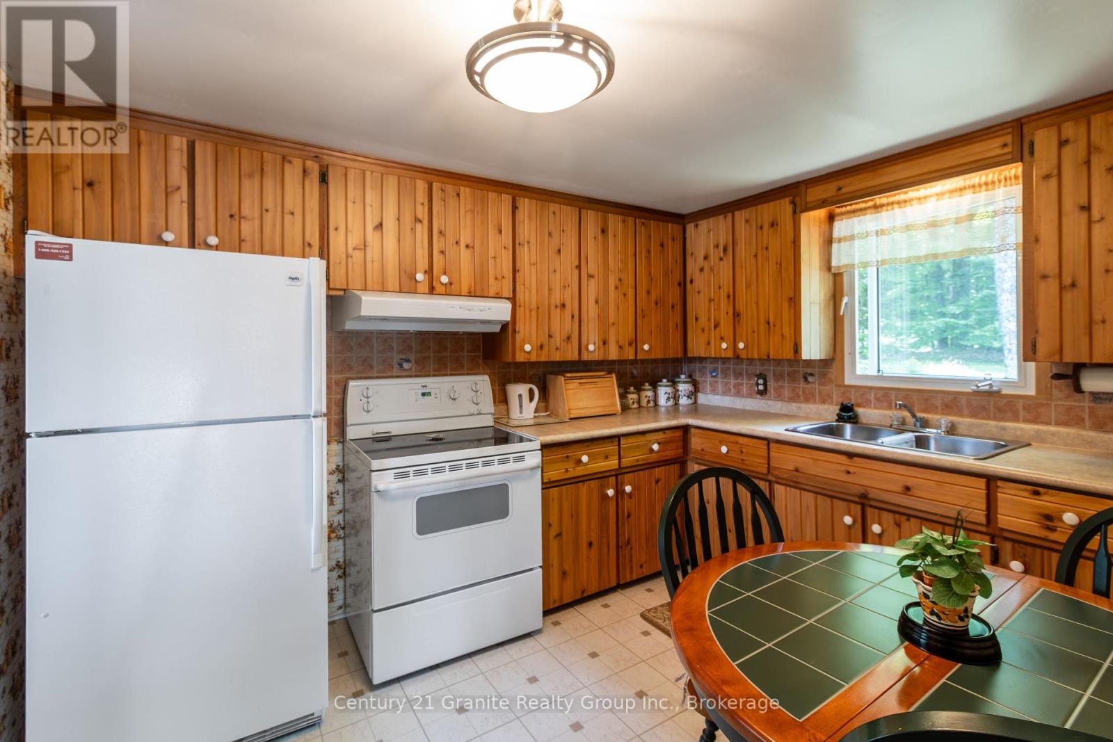 1137 Sullivan Drive, Dysart Et Al, Ontario  K0M 1S0 - Photo 5 - X12231829