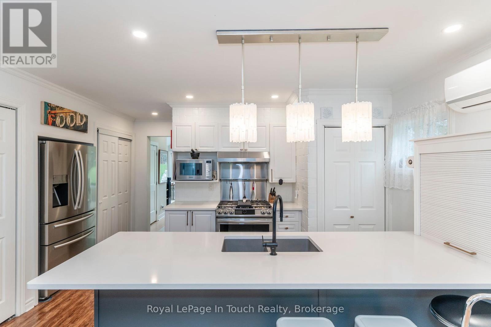 83 King Road, Tay, Ontario  L0K 2C0 - Photo 6 - S12231929