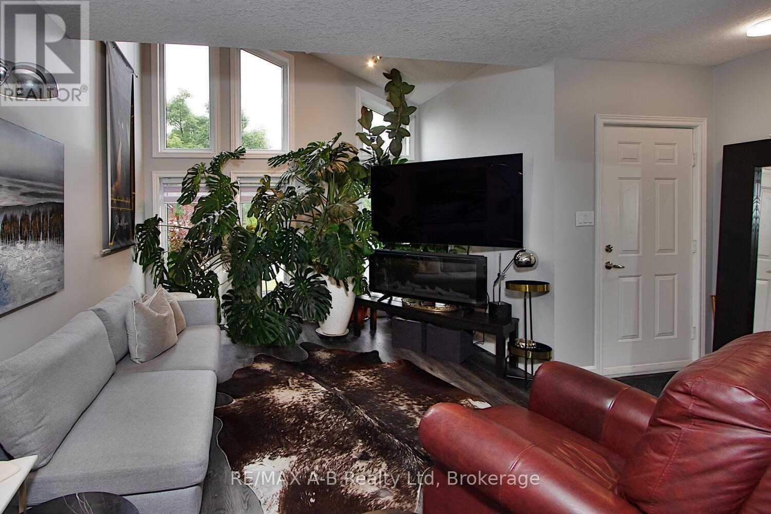 552 Nelson Street, Stratford, Ontario  N5A 2K8 - Photo 5 - X12231986