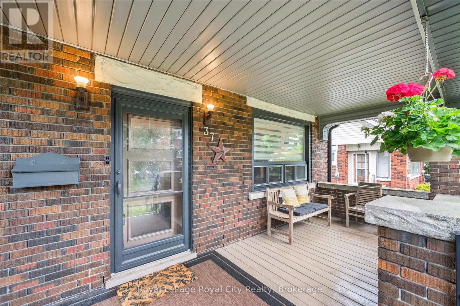 37 Brock Street, Kitchener, Ontario  N2M 1X2 - Photo 4 - X12232015