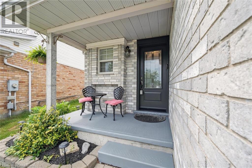 747 Fairway Court, Kitchener, Ontario  N2A 4B4 - Photo 3 - 40742076
