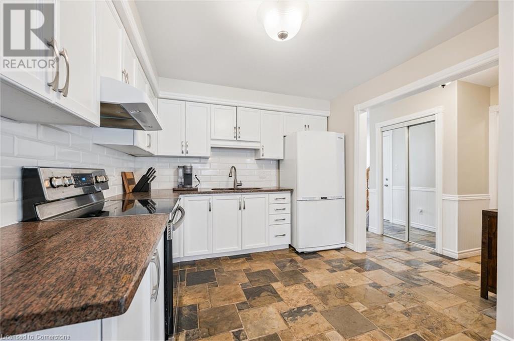 747 Fairway Court, Kitchener, Ontario  N2A 4B4 - Photo 7 - 40742076